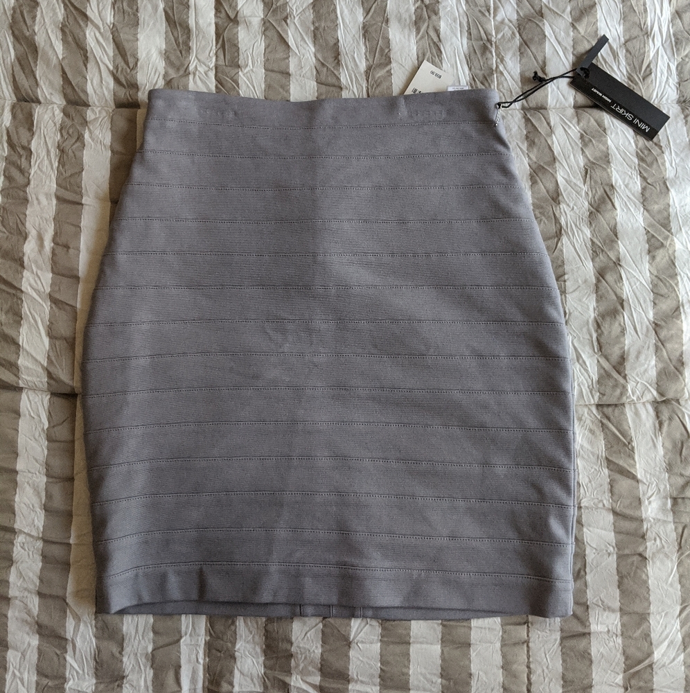 Express ribbed light gray skirt